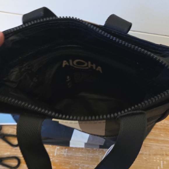 ALOHA Collection Crossbidy Black Tote Bag - Picture 3 of 3